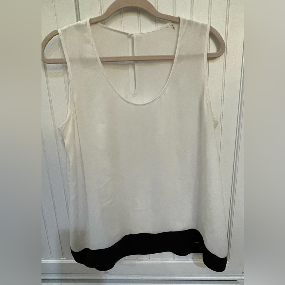 Tahari Black & White Vintage Sleeveless Top  - Size Medium